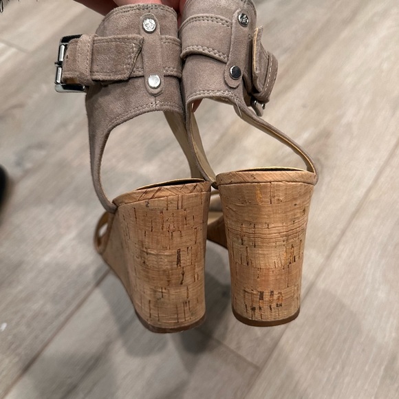 Two Strap Wedge - Picture 7 of 8